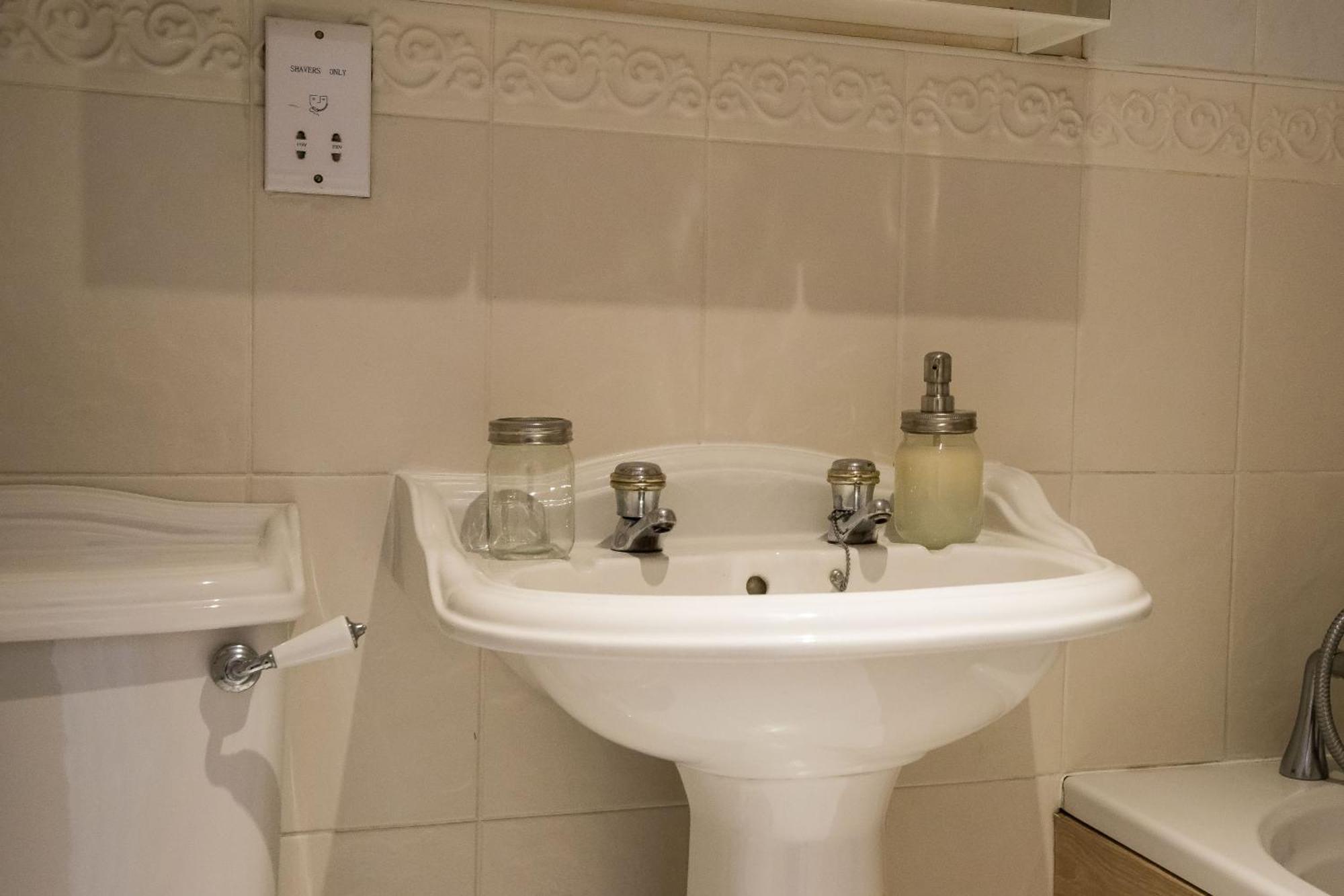 Spacious, 3 Bed House For 6 In Central Chester Hotel Exterior photo