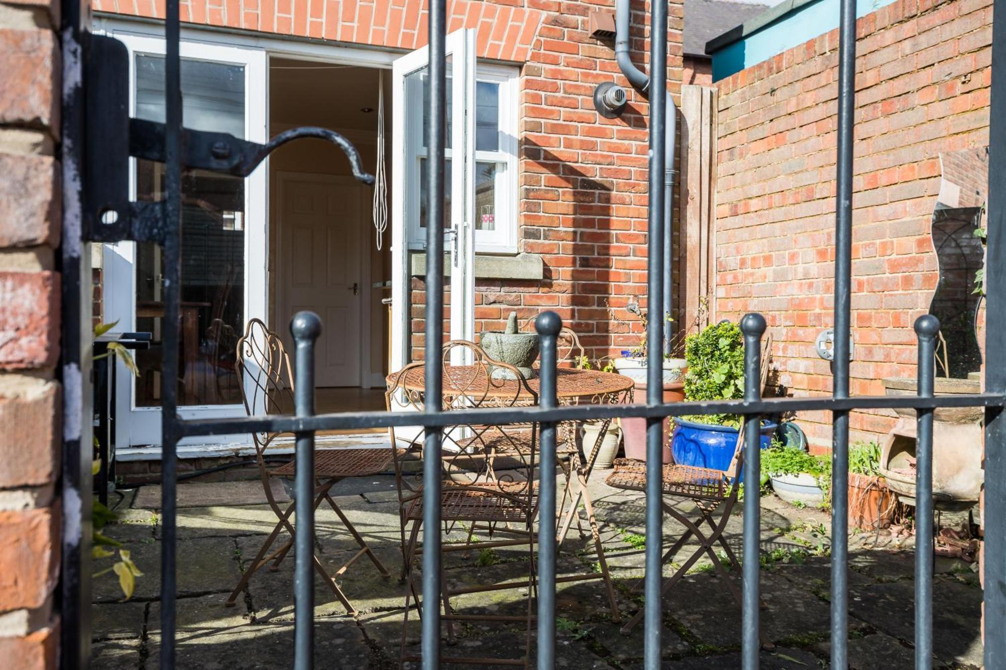 Spacious, 3 Bed House For 6 In Central Chester Hotel Exterior photo